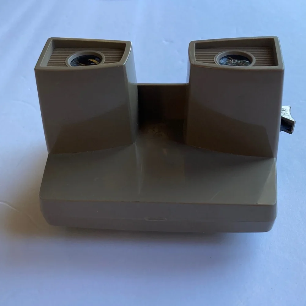GAF View-Master 3-D projector from the 1960's Tan VINTAGE 5 x 4 x 3 inches